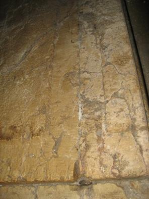 Иерусалим   Храмовая Гора, тоннель под Западной стеной. Фаска по всему периметру внешней стороны мегалитов