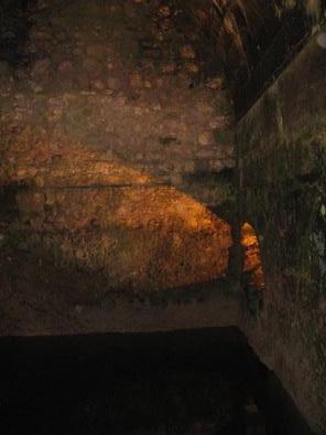 Иерусалим. Тоннель под западной стеной Храмовой Горы. Водосборник на выходе из тоннеля