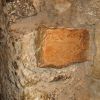 Иерусалим - Храмовая Гора, тоннель под Западной стеной. Детали мегалитических блоков..., окаменелости в некоторых пустых пазах мегалитов